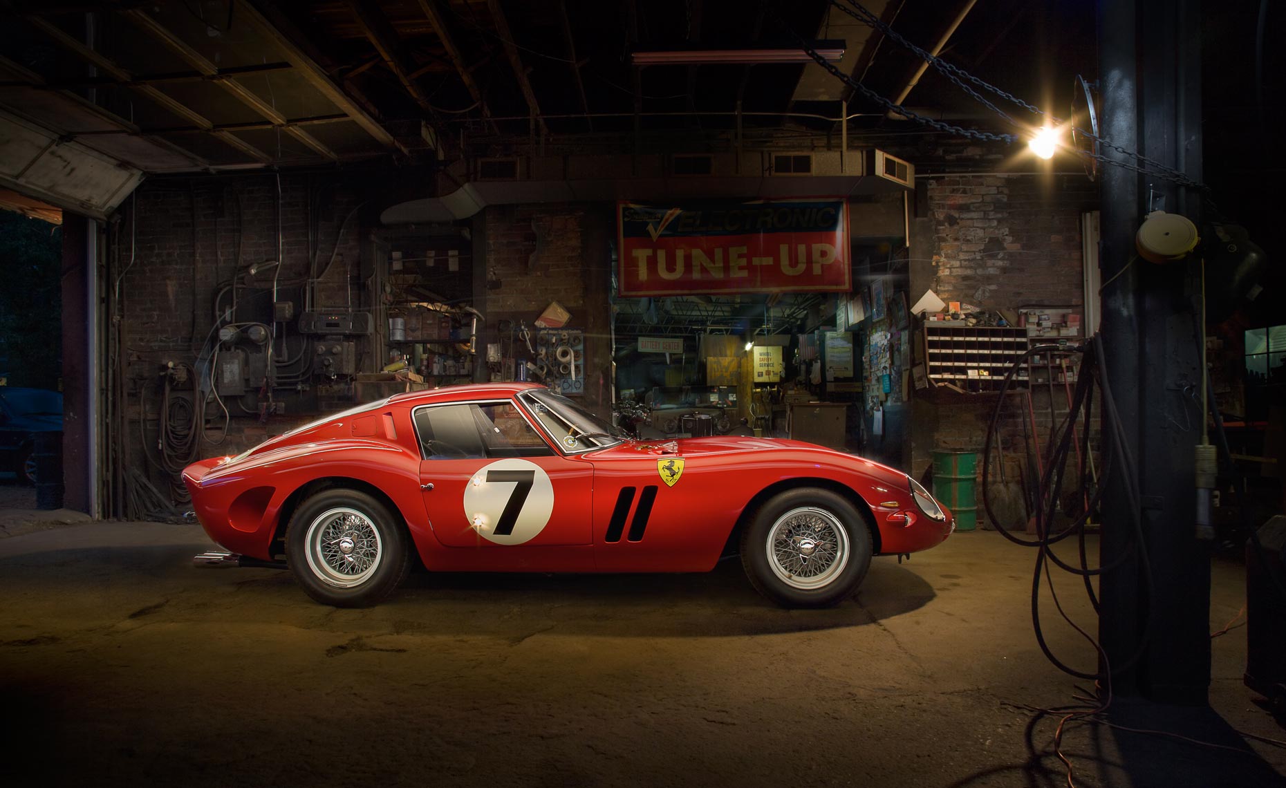 Ferrari-330-GTO-garage