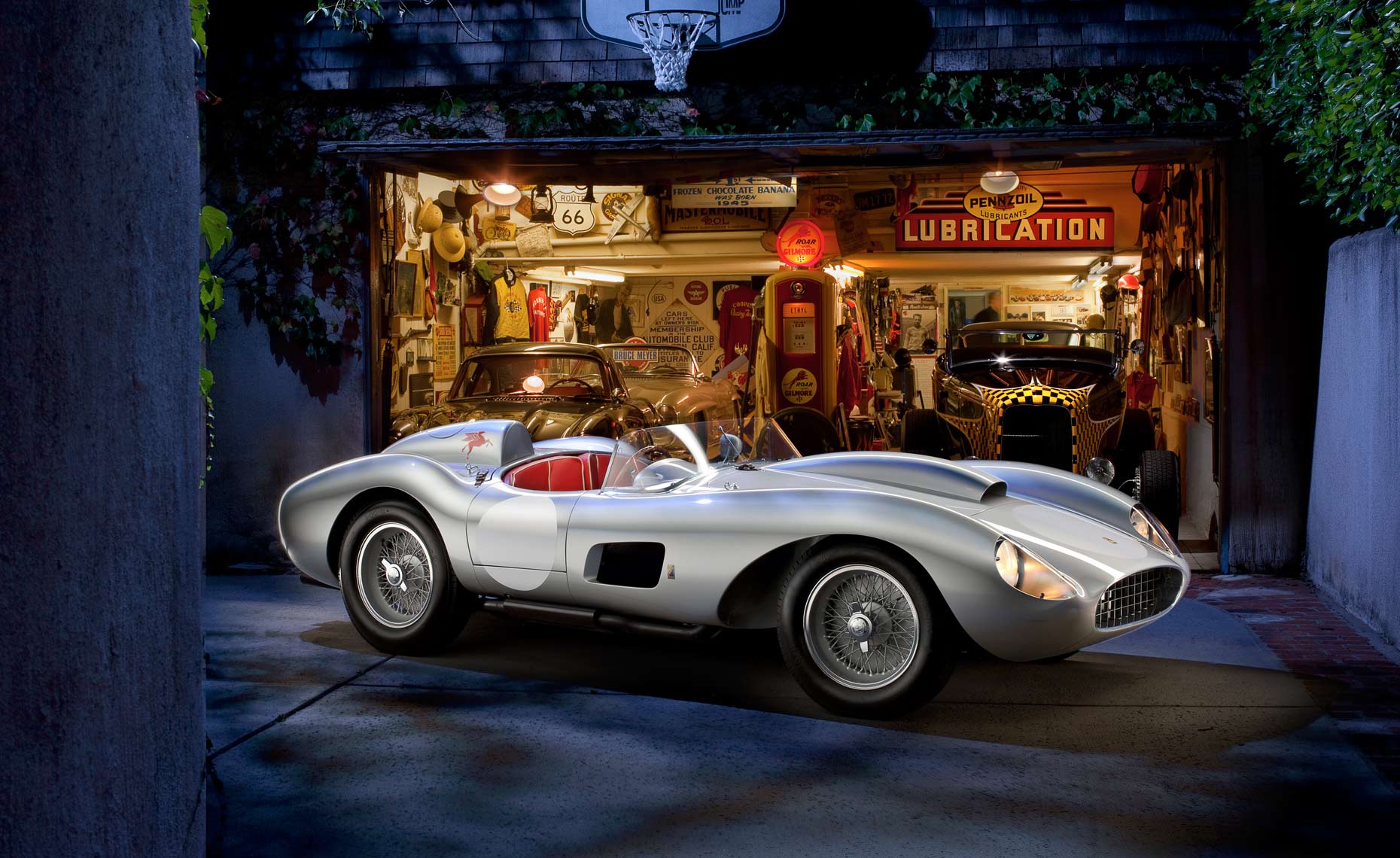 Ferrari-TRC-250-garage