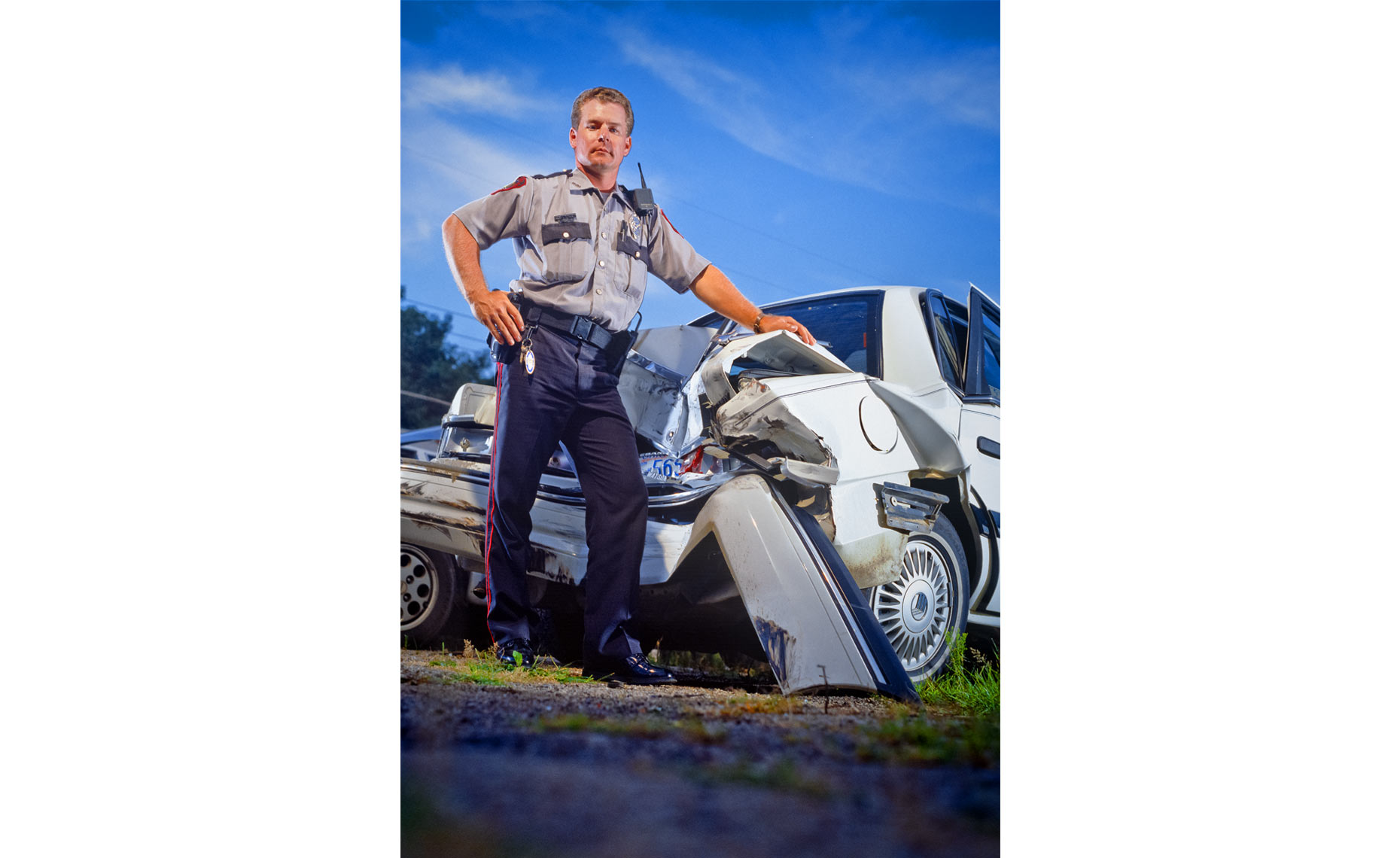 Mason-cop-with-crashed-car